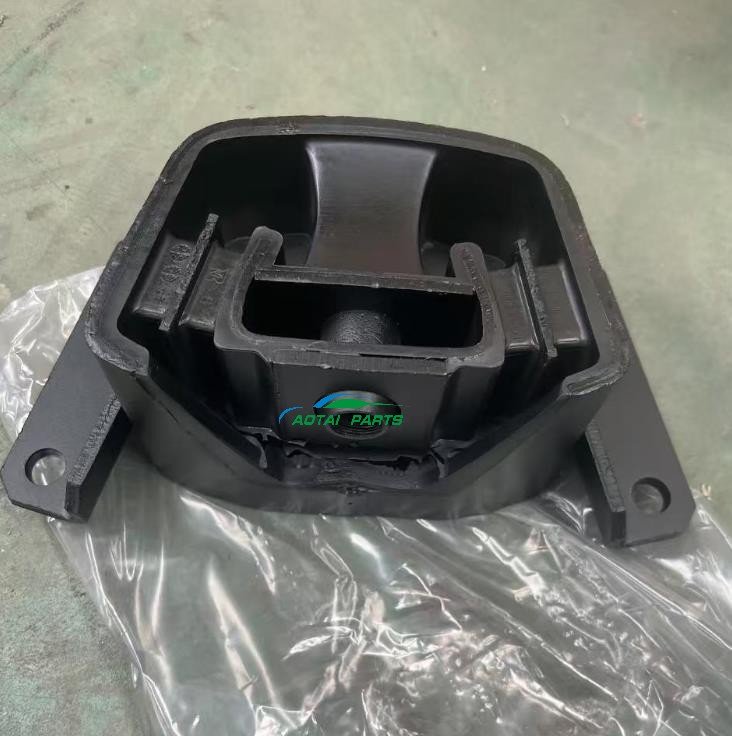 Isuzu CYZ 6WG1 Engine Mount 1532253701 1-53225370-1 1-53225371-1 1532253711