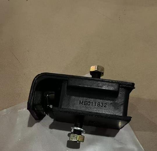 Mitsubishi Fuso Engine Mounting ME011832