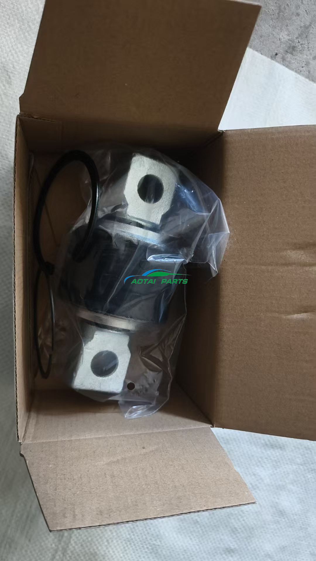 VOLVO FH16 FL16 Truck V-Stay Torque Rod Bushing 3093630 3093631 20840815