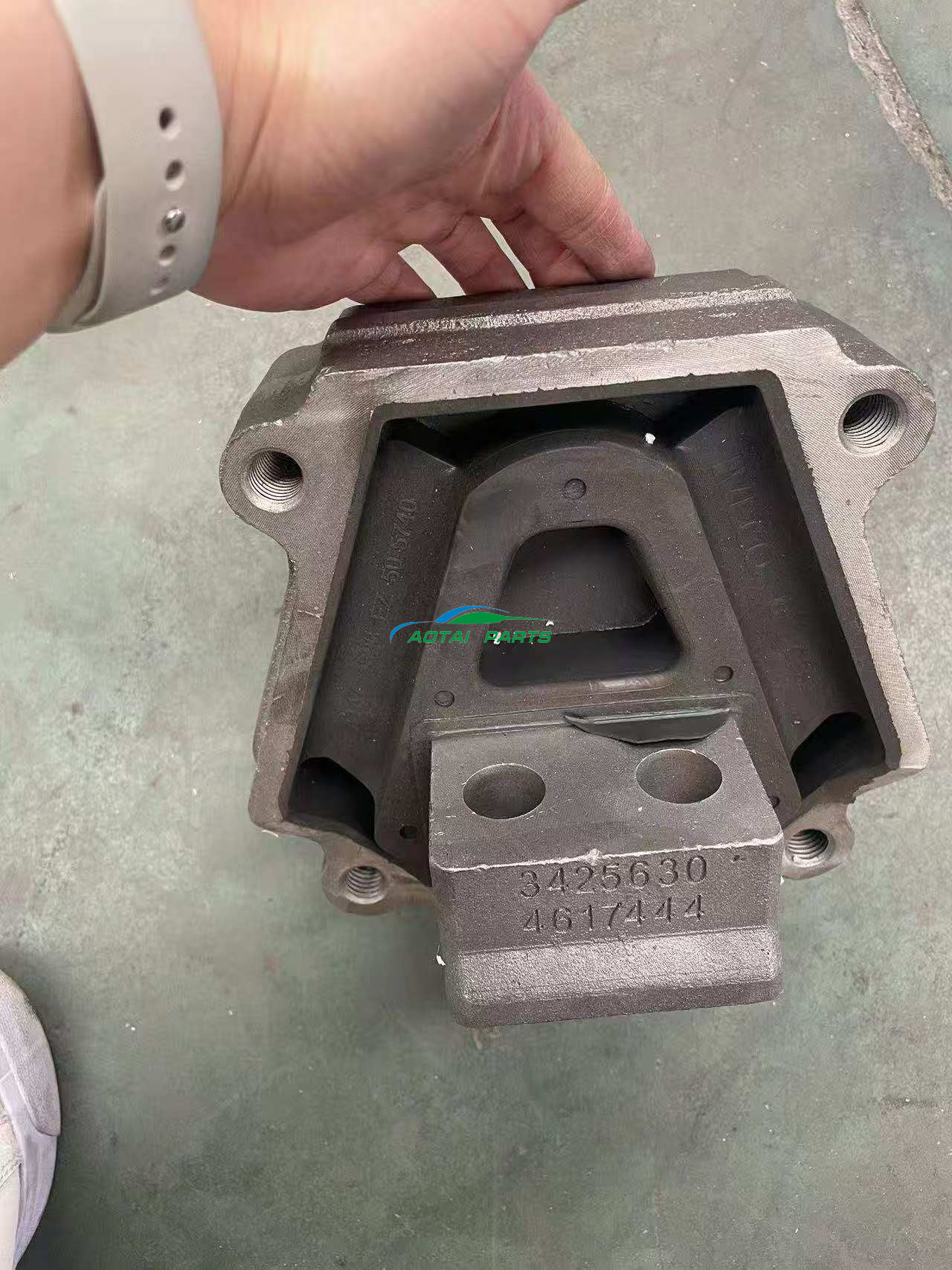 Iveco Eurocargo Stralis Truck Parts Engine Mount 41272823 41924000172